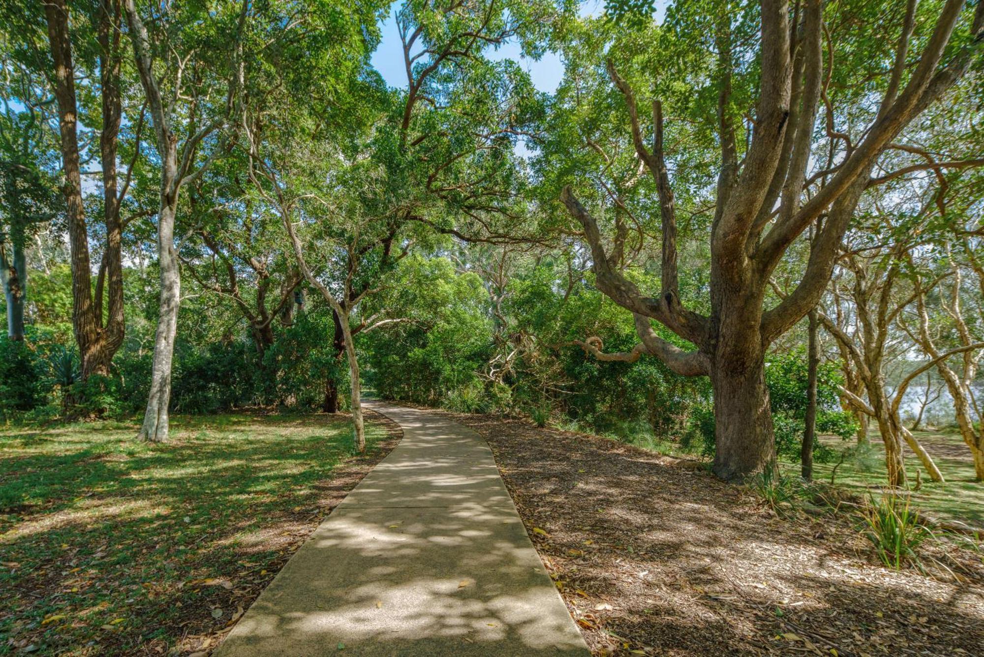 Currimundi Beach House, Walk To Lake & Beach Villa Kawana Waters Eksteriør bilde