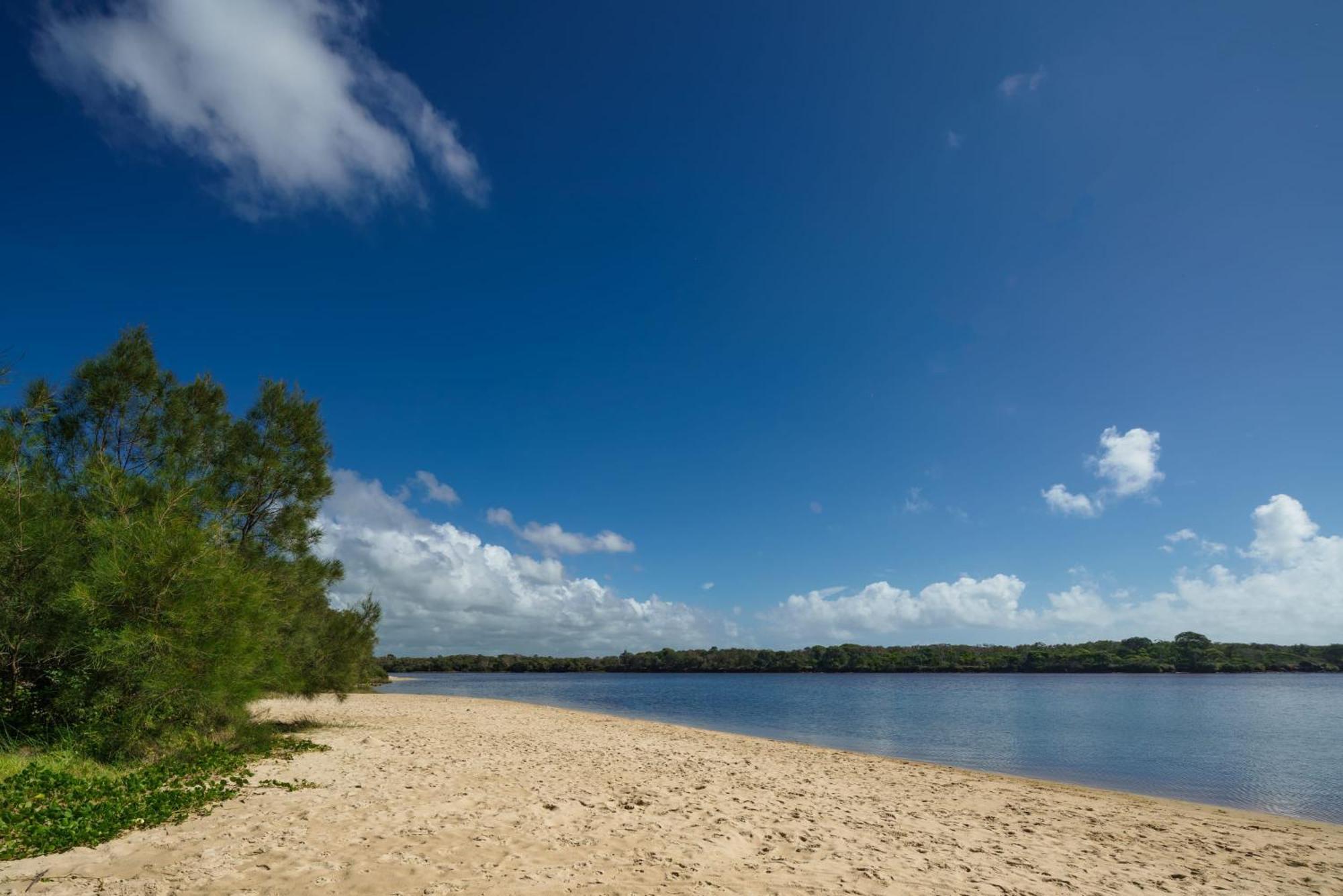 Currimundi Beach House, Walk To Lake & Beach Villa Kawana Waters Eksteriør bilde